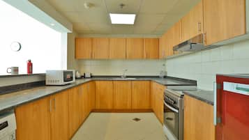 Appartement Classique | Cuisine privée | Réfrigérateur, micro-ondes, four, plaque de cuisson