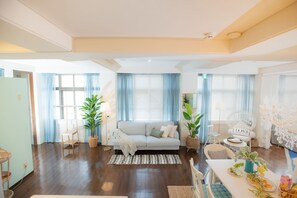 Nhà (Private Vacation Home) | Khu phòng khách | TV màn hình phẳng 