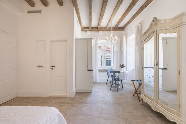 In-room safe, desk, laptop workspace, soundproofing