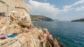 Beach nearby, black sand, beach towels, beach bar