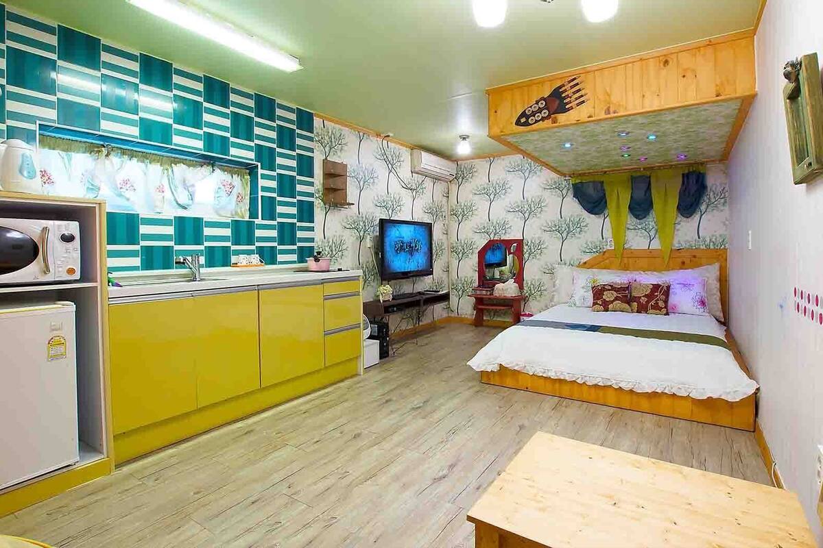 Room (1 Dae-Na-Mu) | Free WiFi