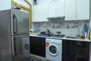 Fridge, microwave, oven, stovetop - Old town central apartment (Baku)