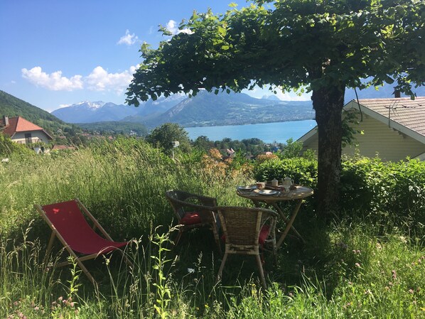 Outdoor dining - Panoramic View on Annecy lake (veriyer du lac)