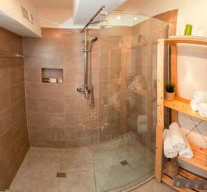 Free toiletries, hair dryer, towels, soap - Feeling Home Apartments (Bucharest)