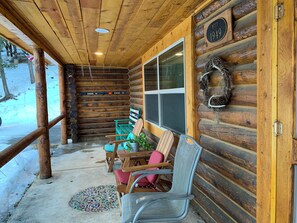 Terrace/patio - Rocky Top Vista Log Cabin with High Speed Wifi (Red River)