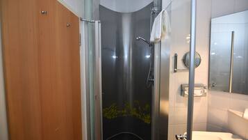 Kamar Double | Shower kamar mandi