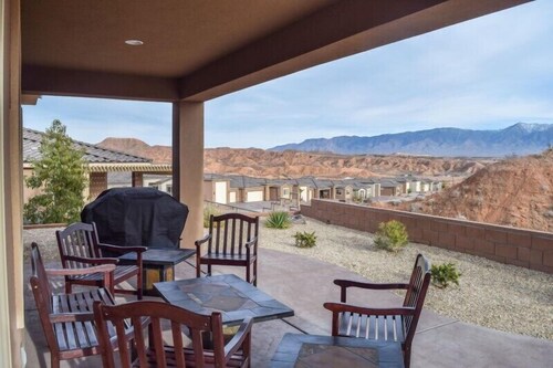 Borealis Cove by Mesquite Vacation Rentals with Views from the Patio!