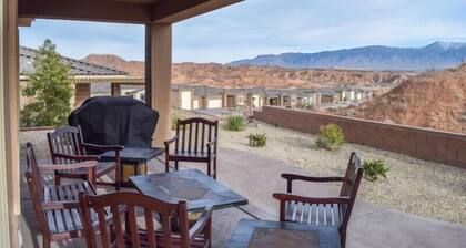 Borealis Cove by Mesquite Vacation Rentals with Views from the Patio!