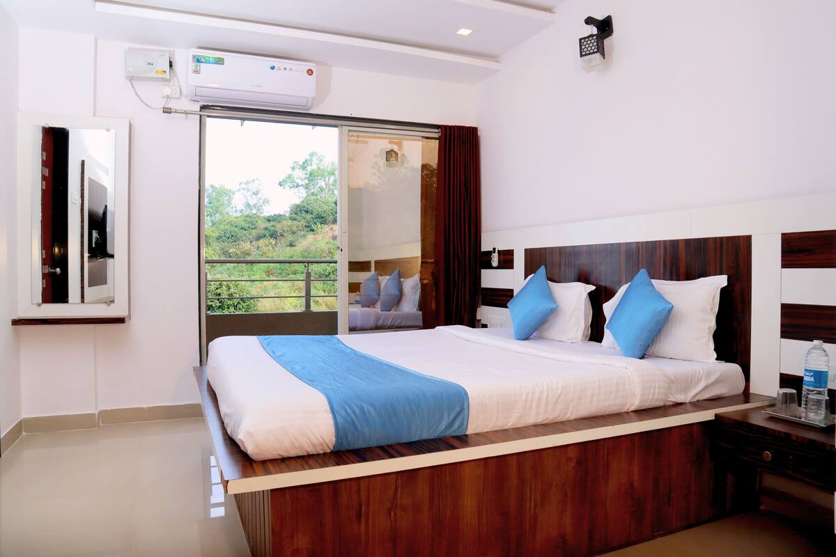 Deluxe AC Room | WiFi (free)