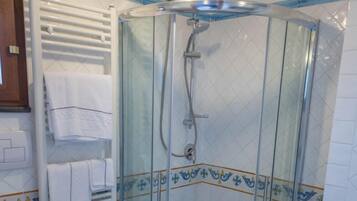 Double Room, Balcony | Bathroom | Shower, free toiletries, hair dryer, towels