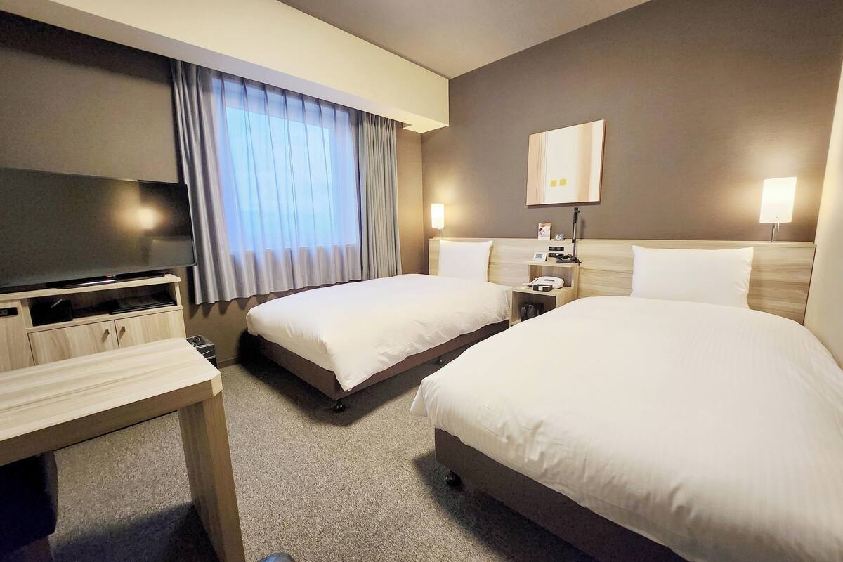 1 bedroom, desk, free wifi, bed sheets