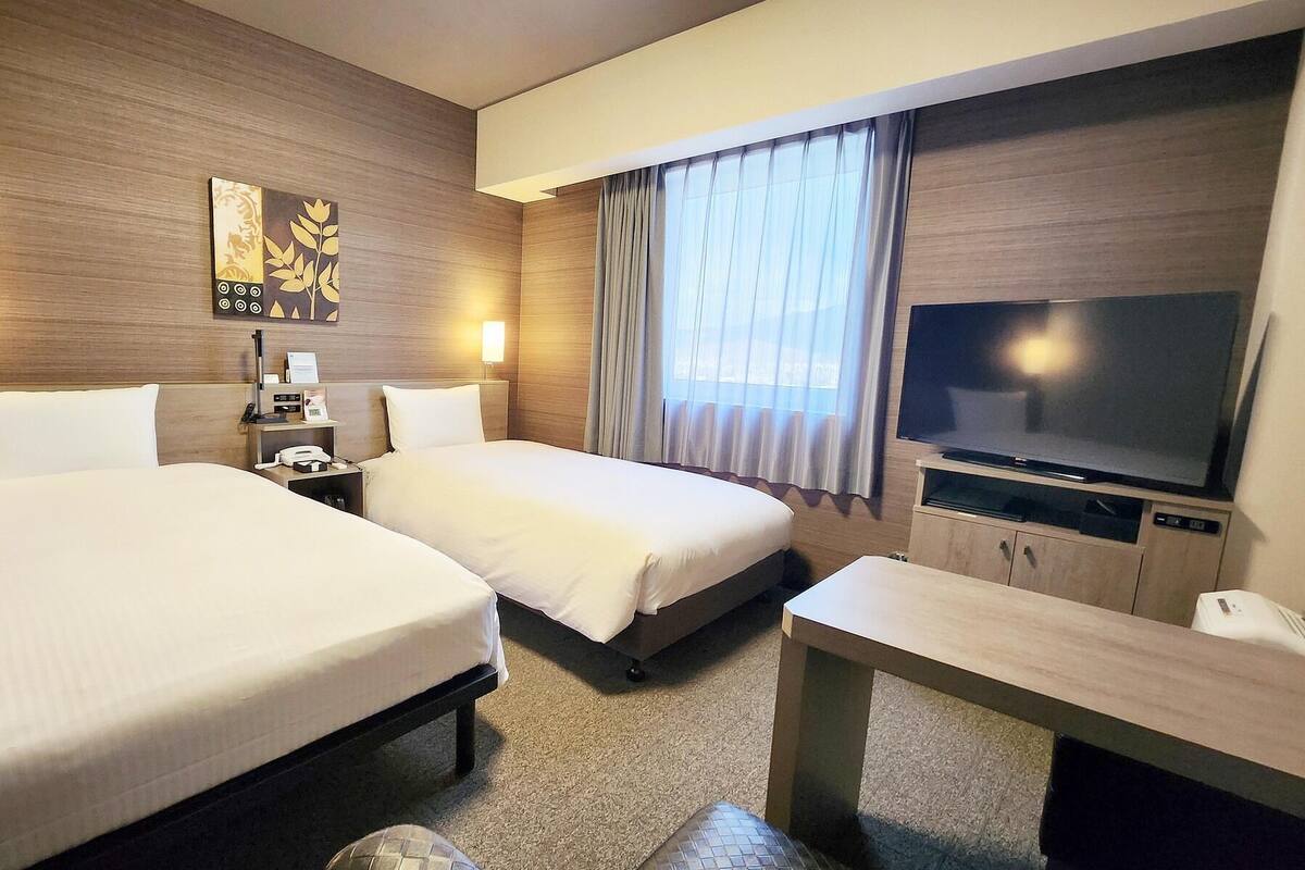 Desk, free WiFi, bed sheets