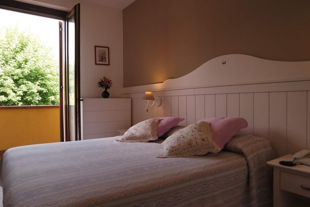 Double or Twin Room | Desk, cribs/infant beds, free WiFi, bed sheets