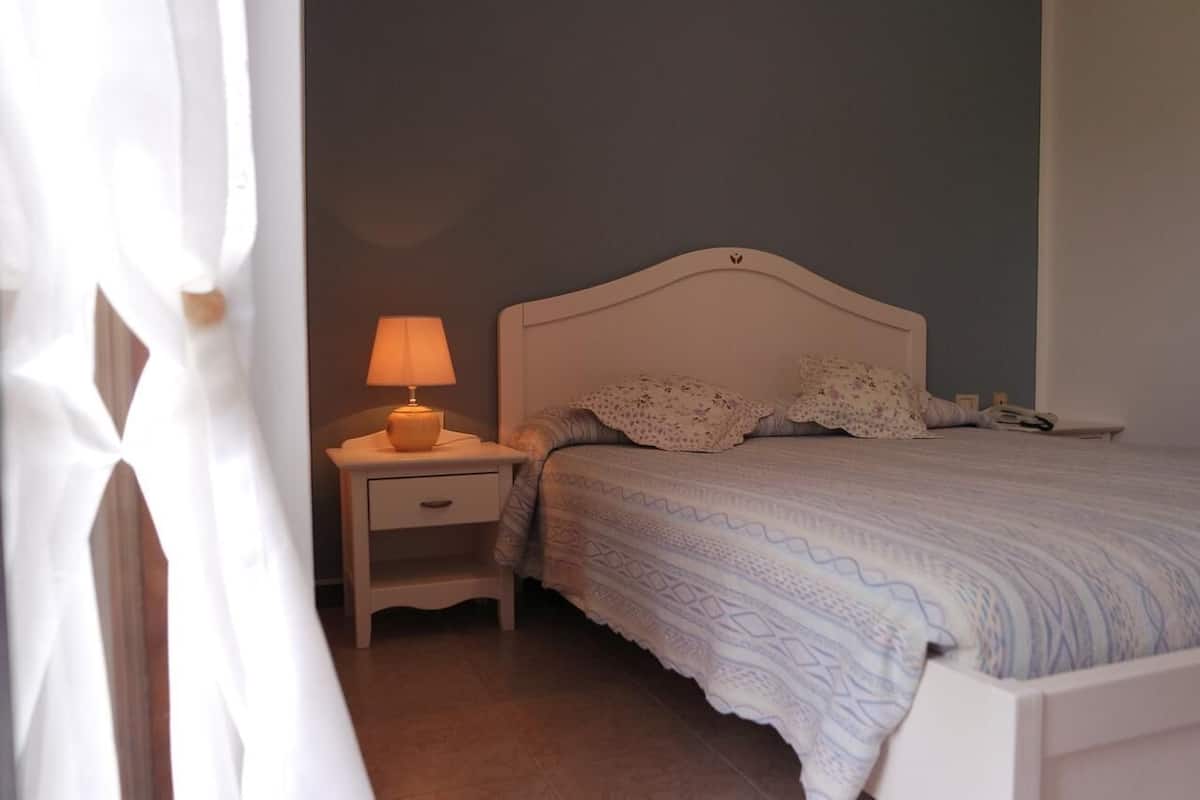 Double Room Single Use | Desk, cribs/infant beds, free WiFi, bed sheets