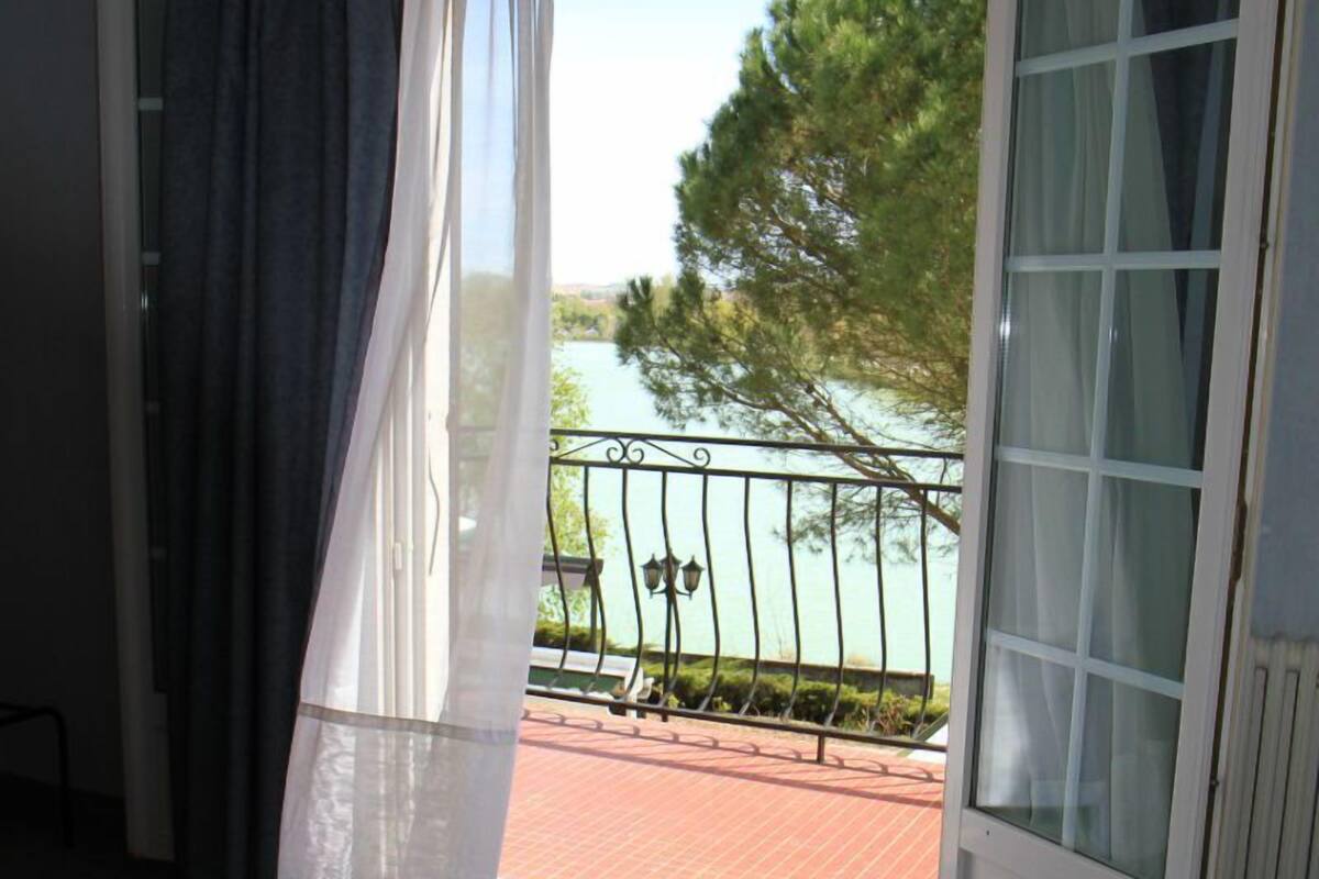 double room | individually furnished, laptop workspace, free wifi, bed sheets