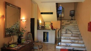 Reception - Hostellerie du Lac (L'Isle-Jourdain)