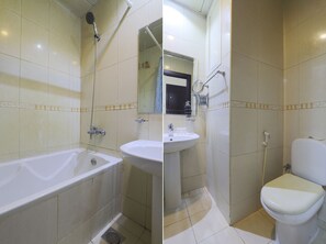Classic Studio | Bathroom | Shower, free toiletries, hair dryer, towels - OYO 264 Home Cordoba Palace 607 Studio (Dubai)