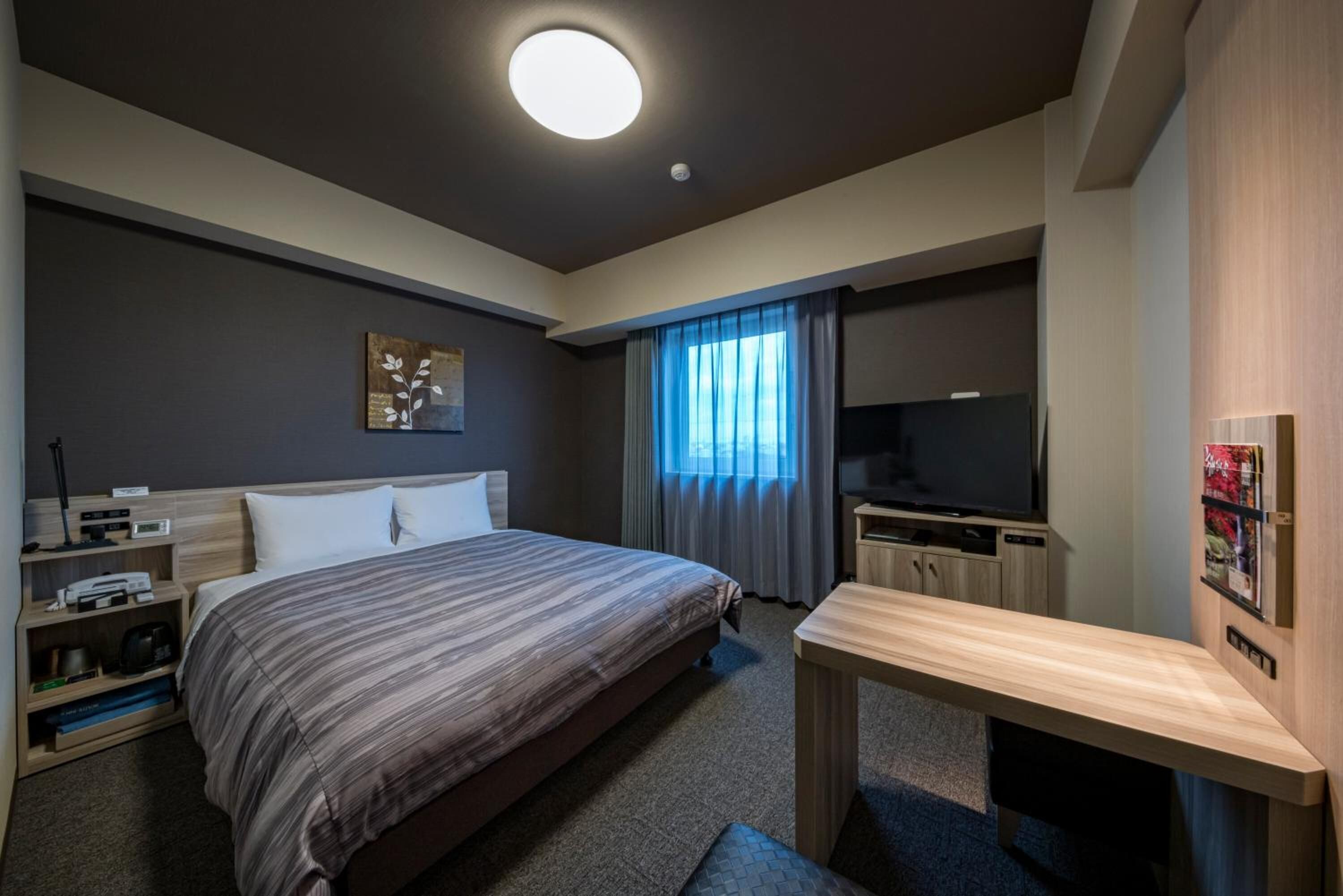 1 bedroom, desk, free wifi, bed sheets