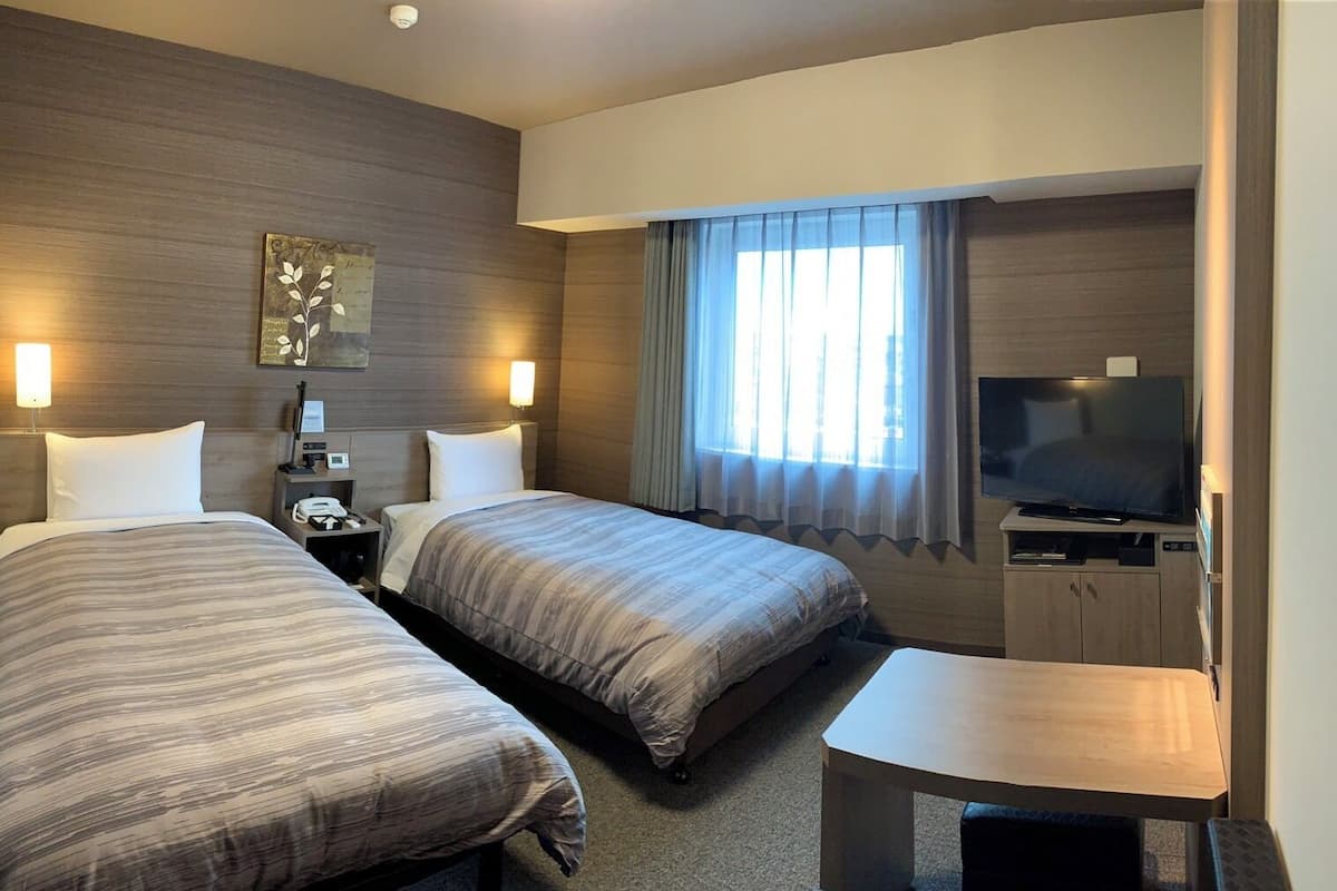 comfort twin room, non smoking | 1 bedroom, desk, free wifi, bed sheets