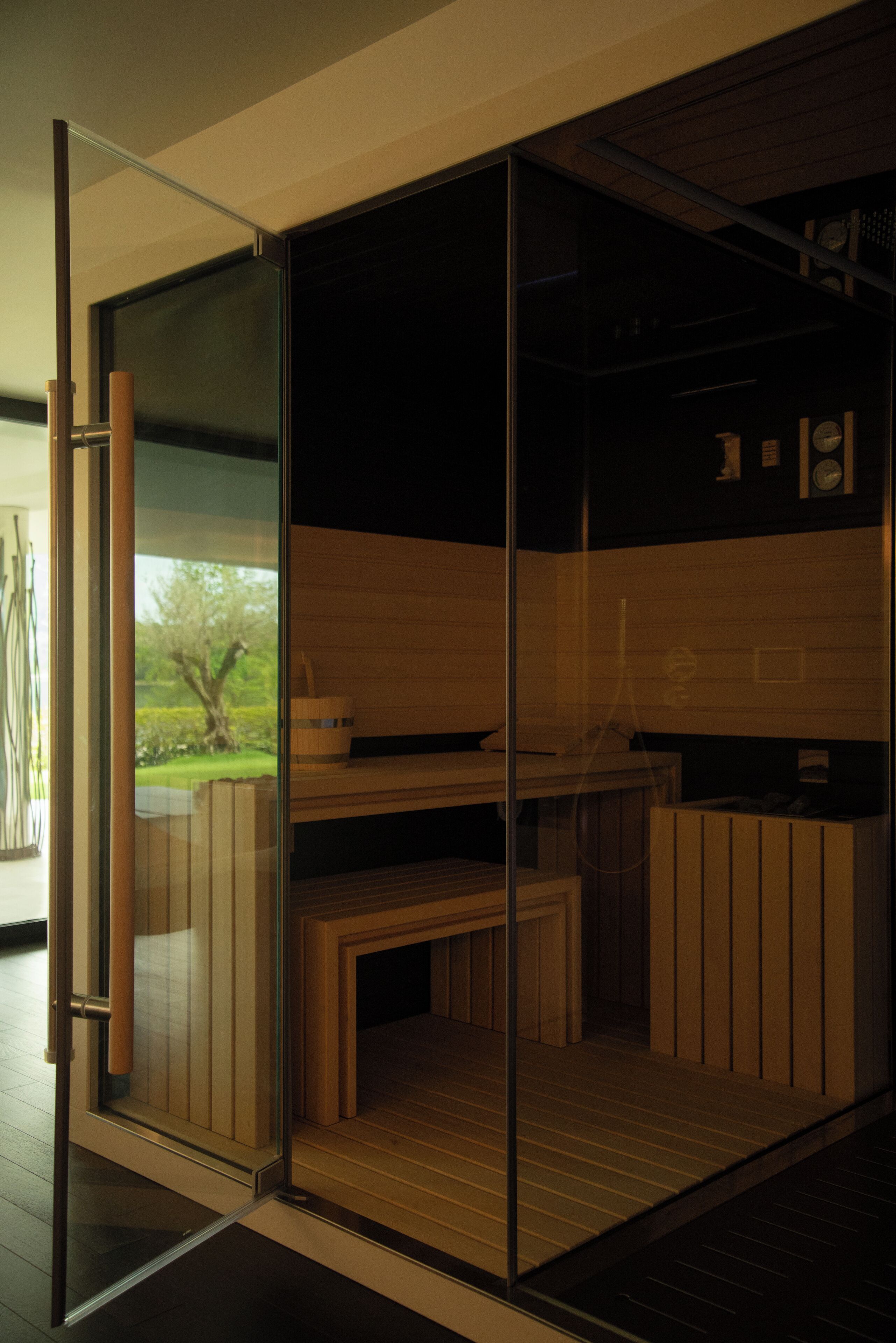 1 treatment room, massages