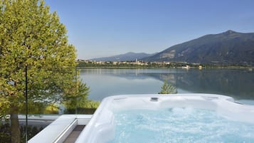 Suíte, vista para o lago | Comodidades do quarto