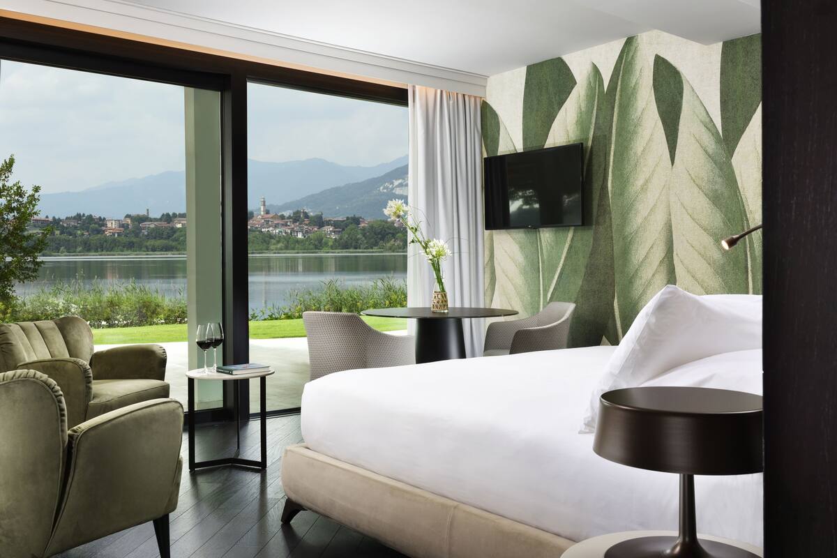 Junior Suite, Lake View | Egyptian cotton sheets, premium bedding, down comforters, pillowtop beds