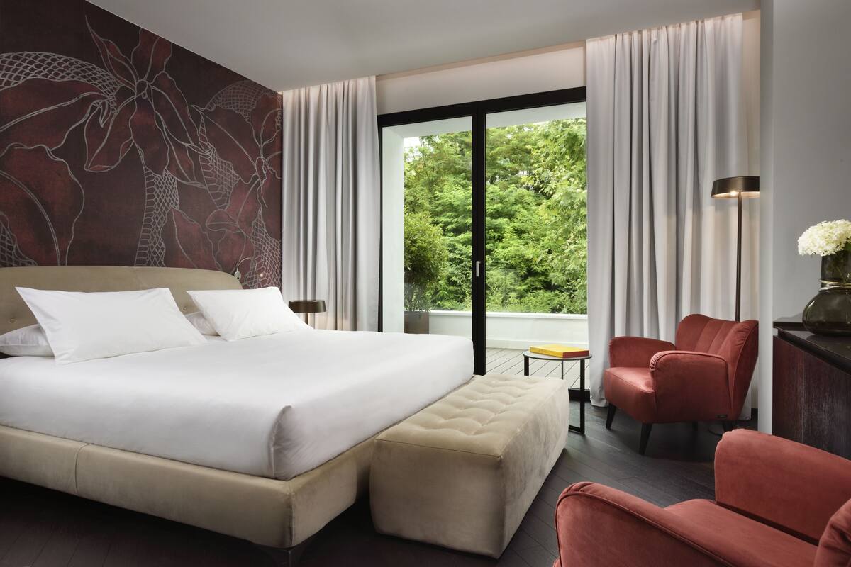 Classic Room | Egyptian cotton sheets, premium bedding, down comforters, pillowtop beds