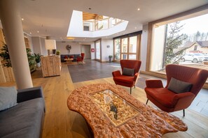 Coin salon dans le hall