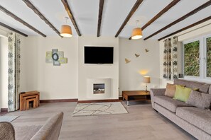 TV, DVD player - Conveniently located to explore all that Cornwall and Devon have to offer (SALTASH)