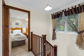 3 soverom, strykejern/-brett, reiseseng for barn og internettilgang