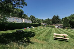 Outdoor dining - Conveniently located to explore all that Cornwall and Devon have to offer (SALTASH)