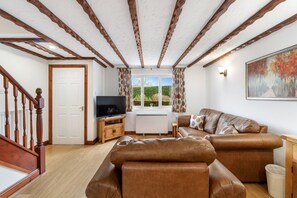 TV, DVD player - A very spacious and versatile property suitable for couples, young families and those with an infant (SALTASH)