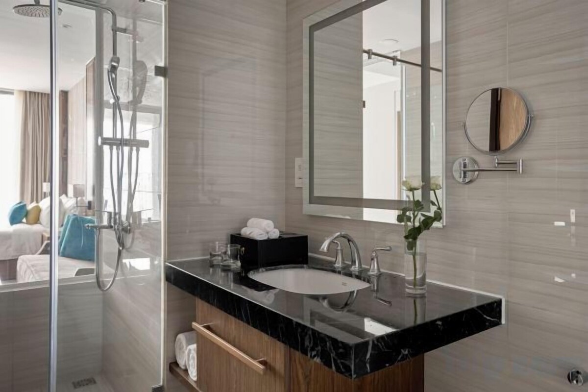 Baño | Artículos de higiene personal gratuitos, secador de pelo y albornoces