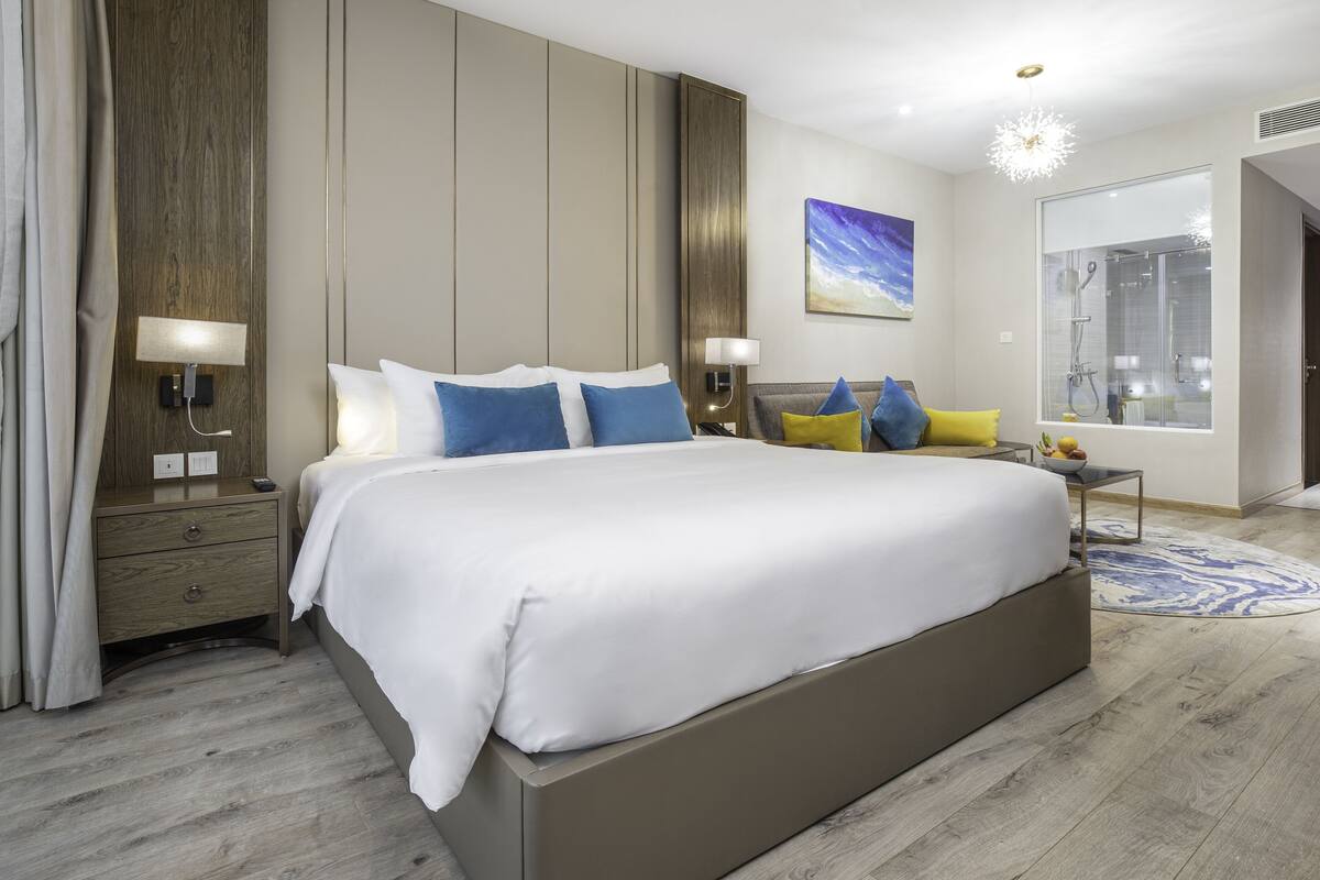 Family Ocean View | Minibar, in-room safe, desk, laptop workspace