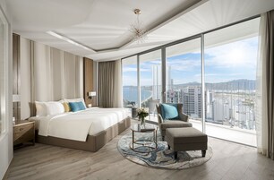 Habitación ejecutiva, vistas a la ciudad (King) | Minibar, caja fuerte, decoración individual y mobiliario individual