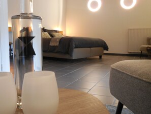 家庭房 | 防过敏的被褥、羽绒被、Select Comfort 床、迷你吧