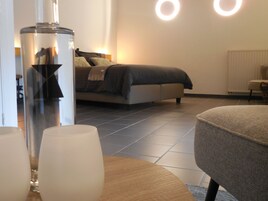 家庭房 | 防过敏的被褥、羽绒被、Select Comfort 床、迷你吧