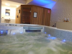 桑拿、热水浴缸