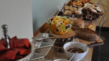 Dagelijks ontbijtbuffet (EUR 30 per persoon)