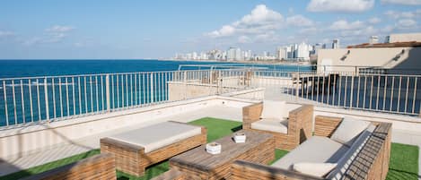 Luxury Apartment | Terrace/patio