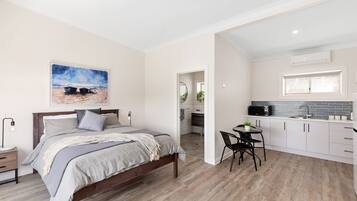 1 habitación, tabla de planchar con plancha, wifi y ropa de cama