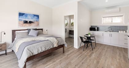 Apartment 3 - Luxury Apartment & Rooms - Free Wifi - Close To Beach