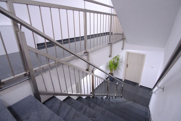 المنشأة من الداخل