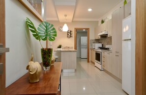 Fridge, microwave, oven, coffee/tea maker