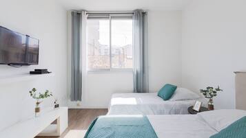 Decoración personalizada, muebles diferentes y cortinas blackout