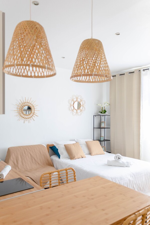 Deluxe Studio, 1 Queen Bed with Sofa bed, Terrace (5) | Individually decorated, individually furnished, blackout drapes