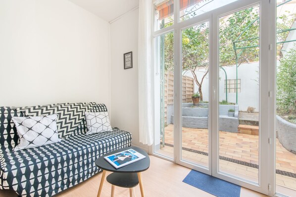 Estudio, terraza (3) | Zona de estar | Una televisión de pantalla plana