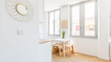 City Apartment, 1 Bedroom, Kitchen, City View (2) | Living area | Flat-screen TV