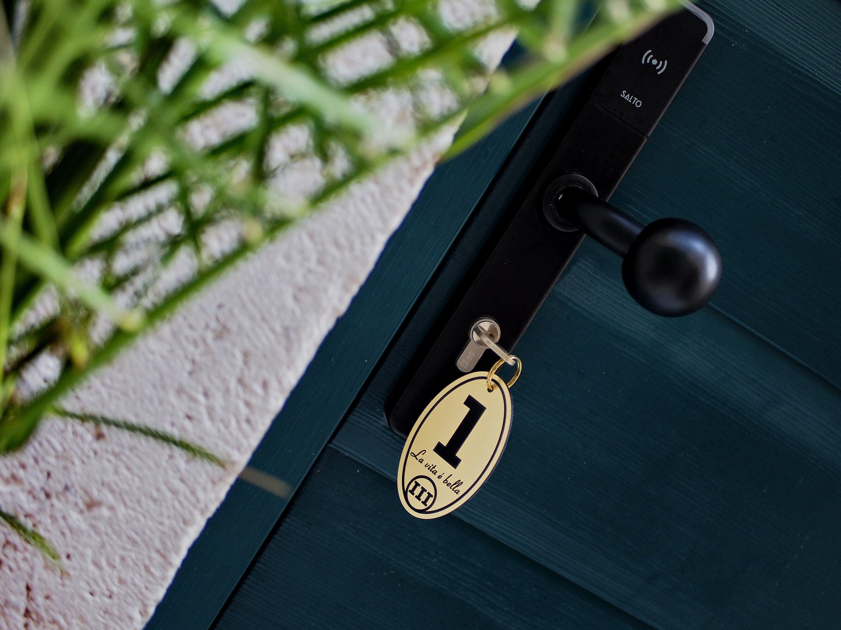 A door with a key lock and a keychain with a key.