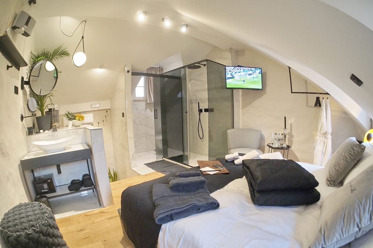 Deluxe tweepersoonskamer (3) | 1 slaapkamer, luxe beddengoed, bedden met traagschuimmatras